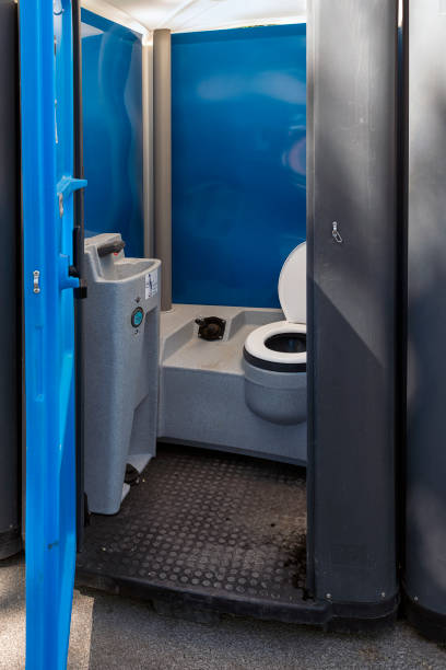 Portable Toilet Options We Offer in Lower Grand Lagoon, FL